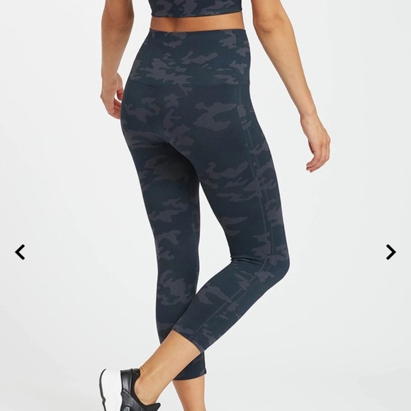 SPANX Look at Me Now Seamless Cropped Leggings black camo size large LEGGINGS​​ - Picture 7 of 13